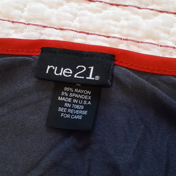 Keyhole Back Tank Top - Picture 4 of 5